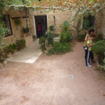 El patio interior de la Casa de Miguel Hernández dispone de un pequeño huerto.