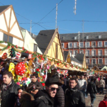 Mercadillo navideño en la Plaza Mayor de Madrid