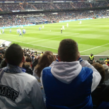 Un partido de fútbol profesional en el Santiago Bernabéu