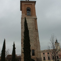 Campanario en la Plaza Cervantes de Alcalá de Henares
