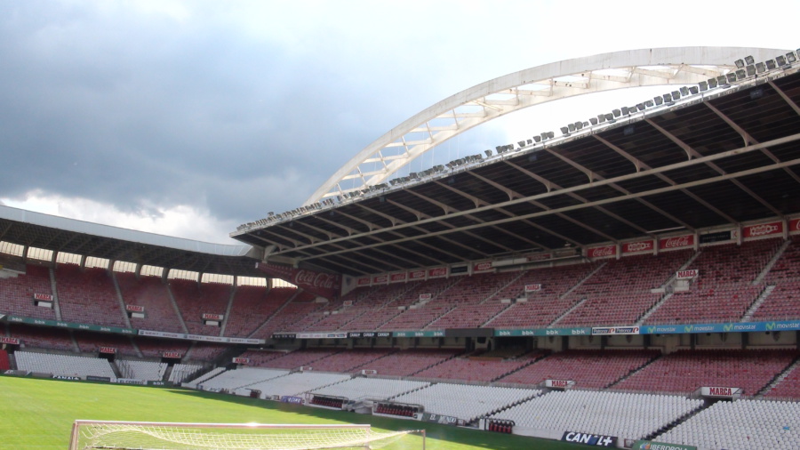 Gradas del antiguo estadio de San Mamés, en Bilbao