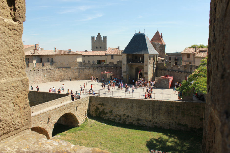Carcassonne recibe a diario cientos de visitantes.