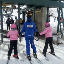 Los niños pueden depurar su estilo de esquí con unos cursillos en Formigal