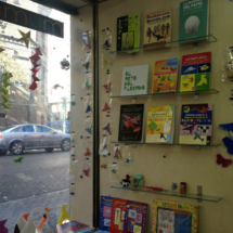 En la tienda de origami Minimum venden libros sobre papiroflexia