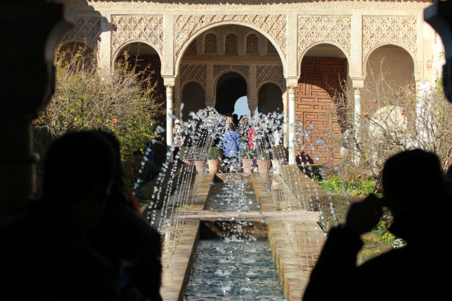 La Alhambra de Granada, con niños