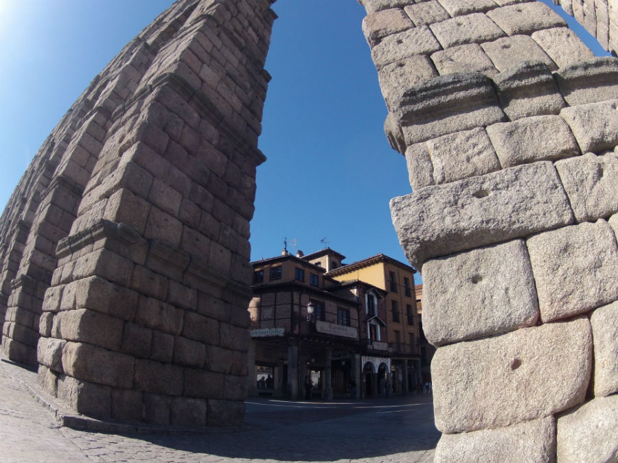 Detalle de los sillares del acueducto de Segovia
