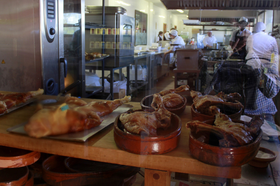 Los asados de cochinillo y cordero son la especialidad de los restaurantes segovianos.