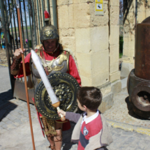 A la entrada del Alcázar, los niños pueden hacerse una foto con un centurión romano