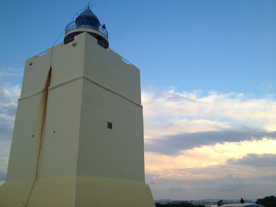 El Faro de Roche, en Conil de la Frontera, es un faro moderno