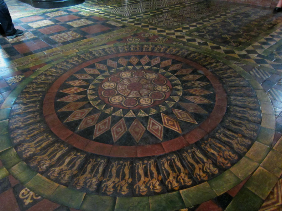 Detalle del suelo de la capilla San Laúd