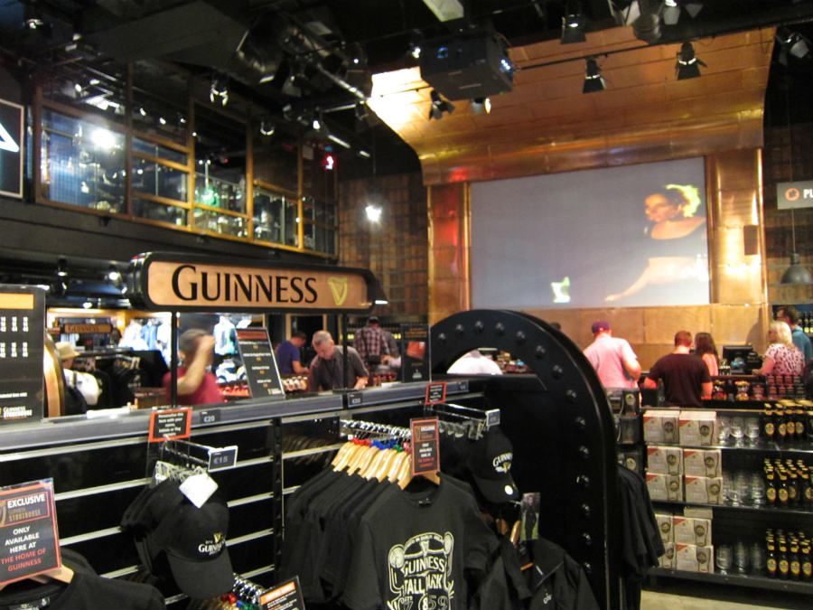 Fábrica-museo de cerveza Guinness en Dublín