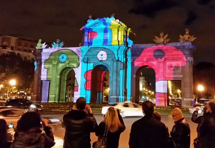 Puerta de Alcalá, con espectáculo de iluminación