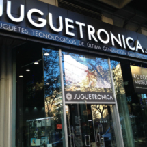 Fachada de la tienda de robots Juguetrónica, en Madrid