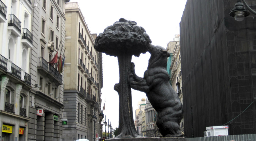 El Oso y el Madroño conforman el símbolo municipal de la Villa de Madrid