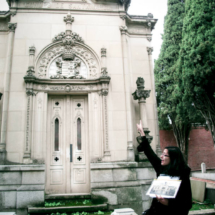 La guía nos explica la historia del Cementerio de San Isidro