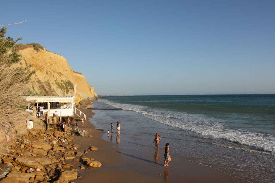Playas de Cádiz sin viento de Levante: Fuente del Gallo, en Conil
