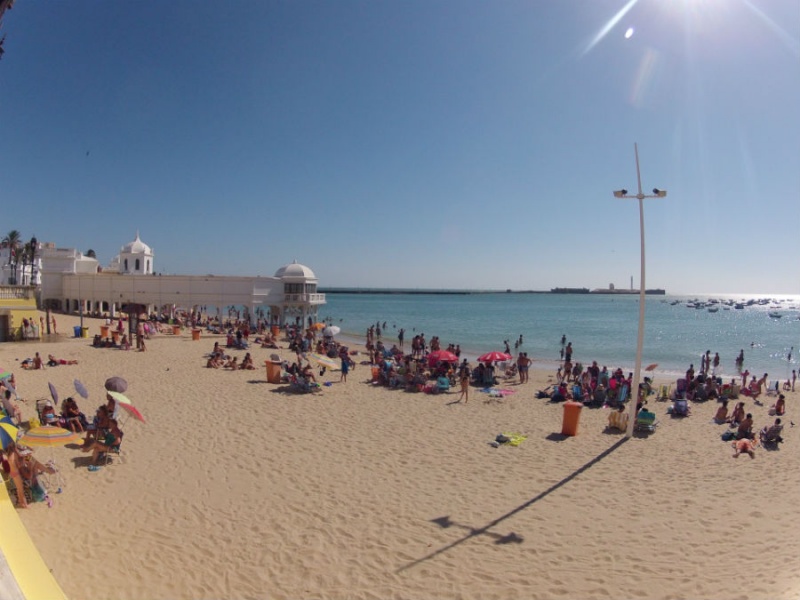 Playas de Cádiz sin viento de Levante: La Caleta, en Cádiz