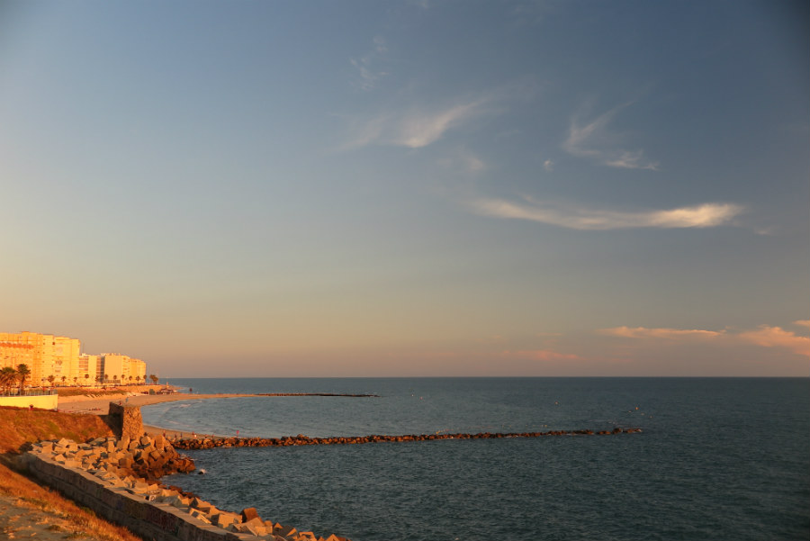 Playas de Cádiz sin viento de Levante: Playita de Mujeres, en Cádiz