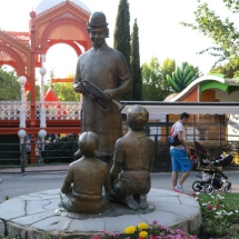 Estatua de Fofó en el Parque de Atracciones de Madrid
