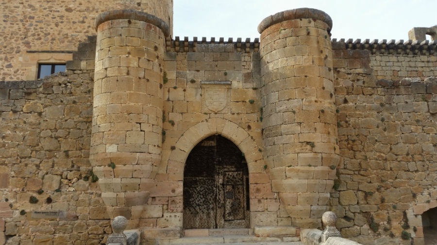 Fachada principal del Castillo de Pedraza