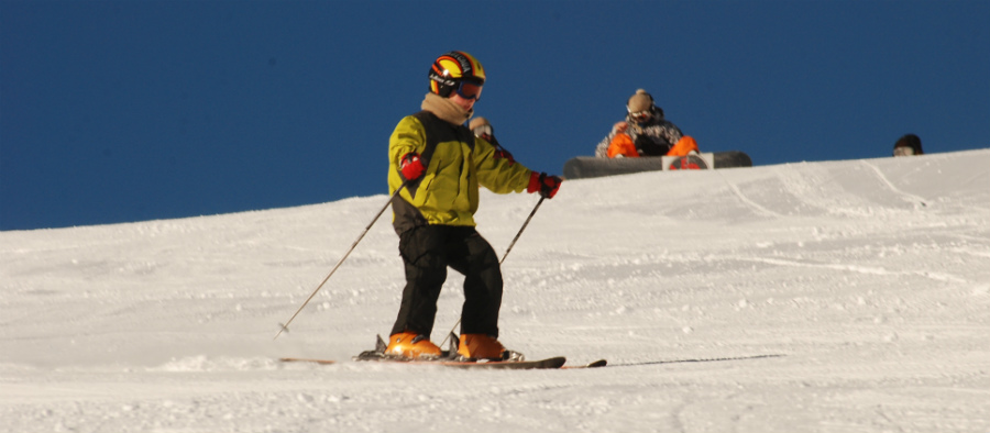 Nube un poco Clan Cómo equipar a los peques para esquiar: ropa, protecciones, calzado...