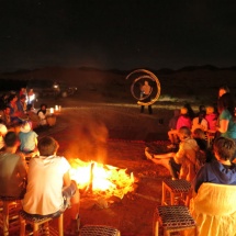 Noche de música y fuego en El Desierto de los Niños