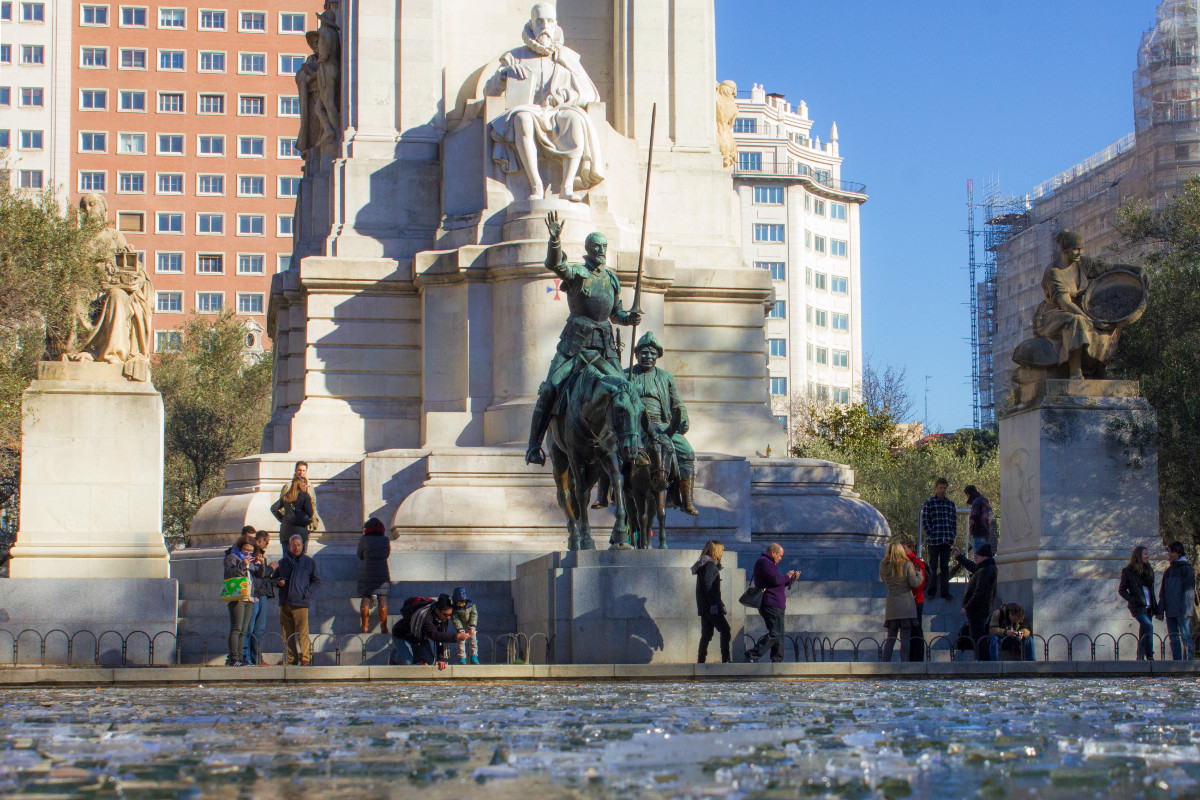 Monumento a Cervantes en la Plaza de España de Madrid