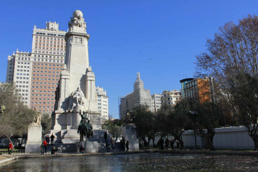 Monumento a Cervantes en la Plaza de España