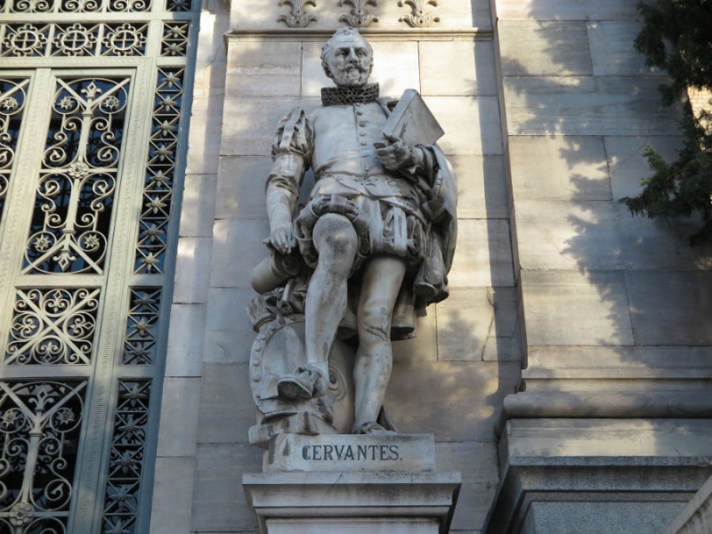 Estatua de Cervantes, Bibilioteca Nacional