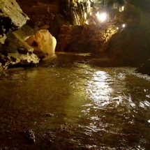 Río interior en la Cueva de Los Enebralejos