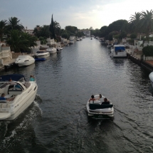 Paseo en barca por Empuriabrava (Girona)