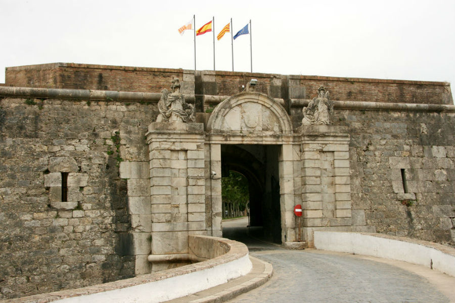 Entrada al Castillo de Sant Ferrán, en Figueres