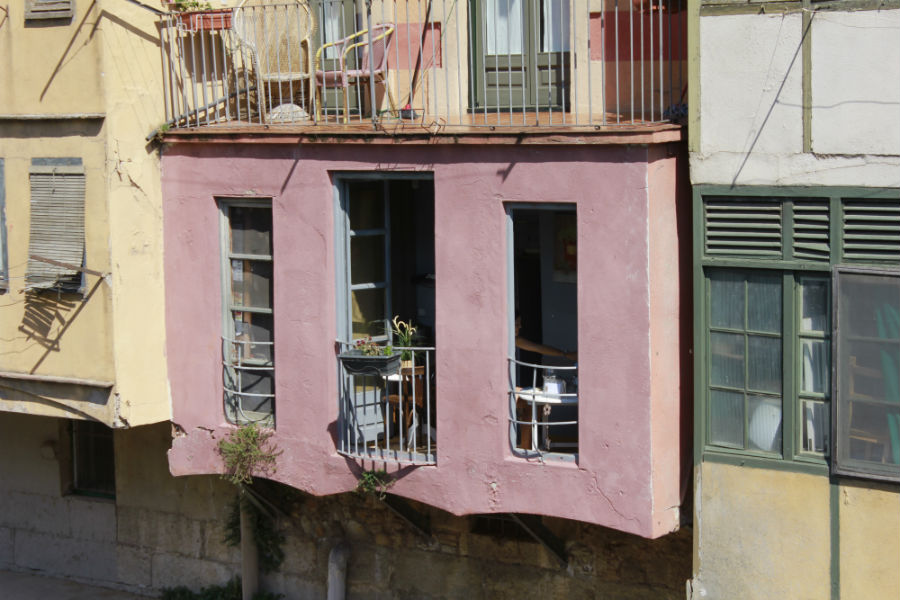 Fachadas de colores en Girona