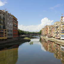 Fachadas de colores en Girona