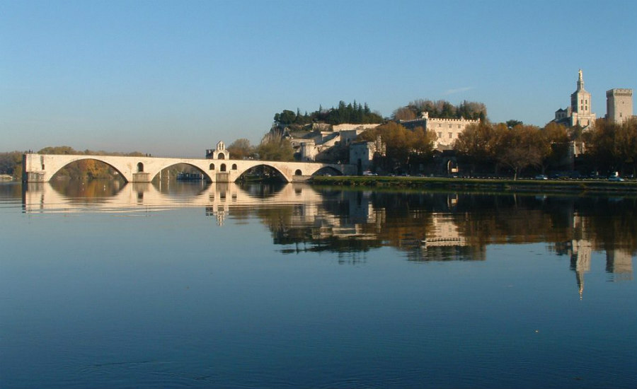 Puente de Avignon y ciudad