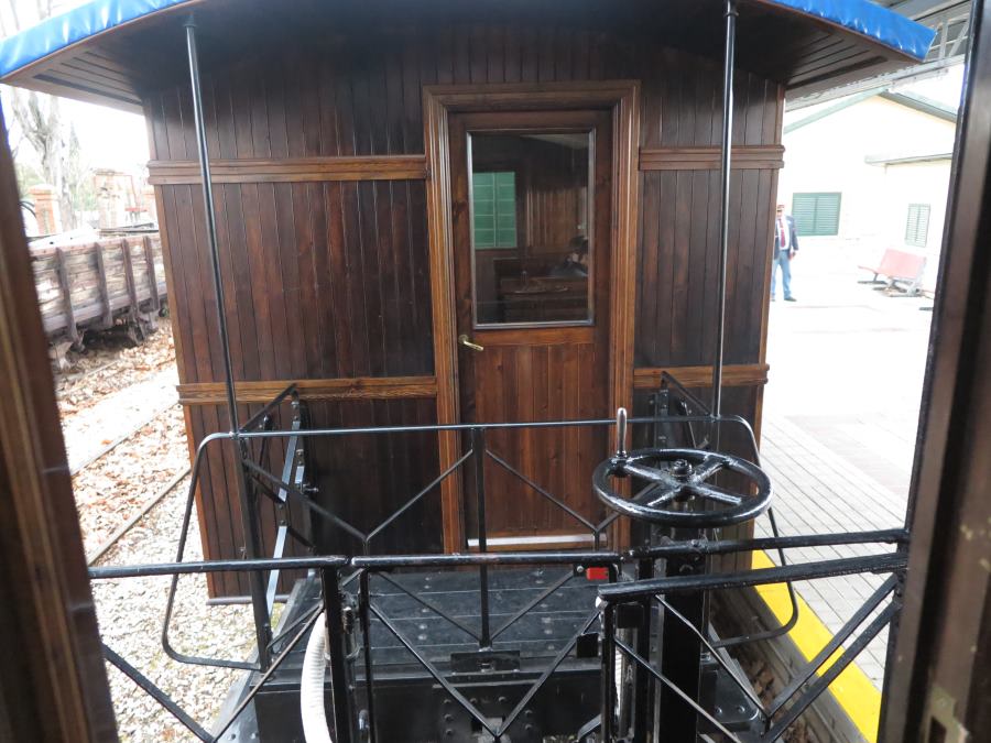 Viaje en tren de vapor antiguo