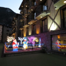 El hotel Princesa Parc mantiene la decoración navideña durante toda la temporada de esquí