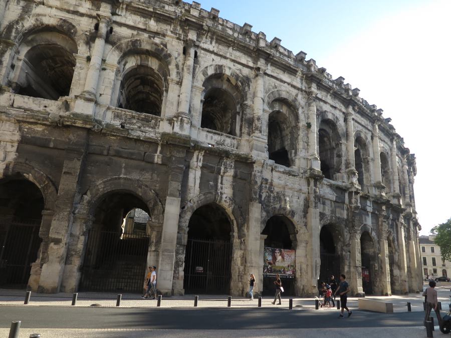 Exterior del anfiteatro romano Les Arènes, en Nîmes