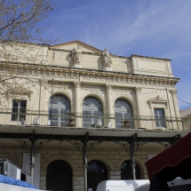 Teatro moderno de Arles