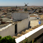 Vista de Campo de Criptana a los pies del Cerro de Los Molinos