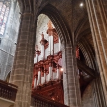 Interior y órgano de la Catedral de Narbona