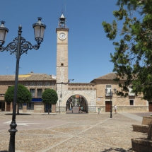 Castillo y molino de Consuegra, en Toledo, pueblo de la Ruta del Quijote