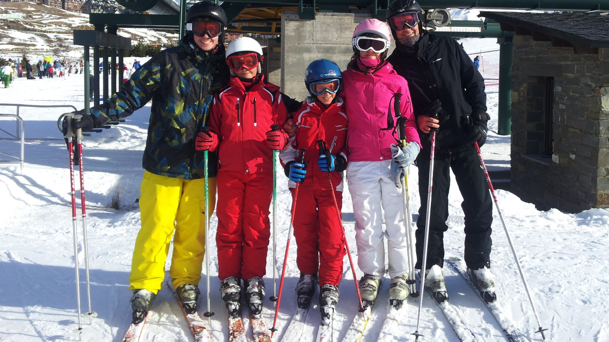 Os contamos nuestra experiencia de esquí en familia en Formigal