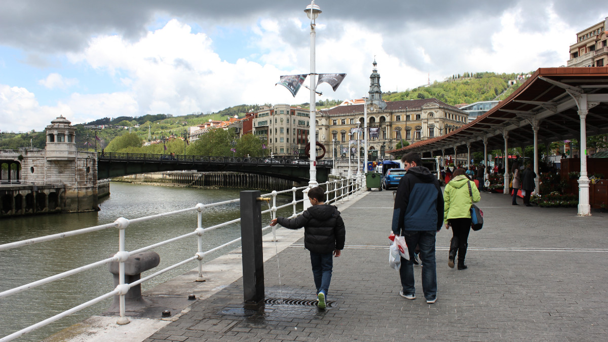 Hacemos una ruta familiar por los puentes de la ría de Bilbao