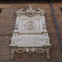Placa exterior en el convento de Trinitarias de Madrid