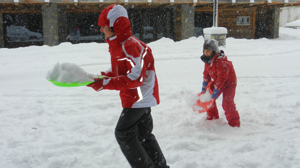 Para jugar en la nieve hay que ir siempre muy bien equipados