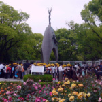 Monumento a la Paz en Hiroshima, inspirado en Adako Sasaki y sus mil grullas de papel