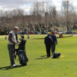¿Es el golf un buen plan para hacer deporte con peques?