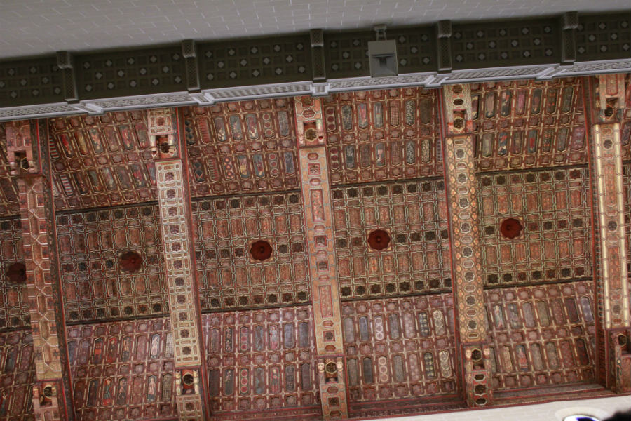 Detalle de la fachada y campanario de la catedral de Teruel