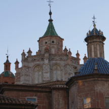 Tejas de colores coronan el cimborrio de la catedral de Teruel